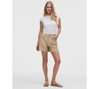 lululemon - EasyFive Mid-Rise Short 4.5" pour Femmes - Kaki - Taille 28