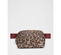 lululemon - Sac de ceinture Everywhere 1L Léopard - Rouge/É