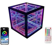 Lumière de tunnel miroir infini, couleurs RVB Cool Cosmic Cube Lights avec télécommande, charge USB à côté de la lampe de bureau, idéal pour les chambres d'enfants et les jouets, outstanding78