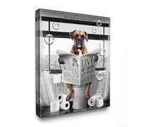 Luslya Décoration murale amusante de salle de bain avec chien boxeur - Chien mignon assis dans les toilettes lisant un journal - Poster encadré noir et blanc pour décoration de toilettes - 40,6 x 50,8