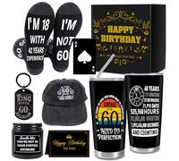 Luvart Lot de 7 cadeaux d'anniversaire pour homme de 60 ans, tasses de voyage de 590 ml, chaussettes amusantes, casquette de baseball, porte-clés, décapsuleur, bougies, cadeaux de 60e anniversaire