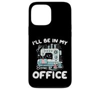 Machine à Coudre Ill Be in My Office Funny Tailor Femme Homme Coque pour iPhone 13 Pro Max