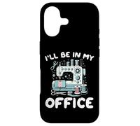Machine à Coudre Ill Be in My Office Funny Tailor Femme Homme Coque pour iPhone 17