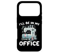 Machine à Coudre Ill Be in My Office Funny Tailor Femme Homme Coque pour iPhone 17 Pro