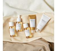 Madagascar Centella Travel Kit Ce coffret comprend :Centella Ampoule Foam (20ml)Centella Toning Toner (30ml)Centella Ampoule (30ml)Centella Soothing Cream (30ml)Centella Light Cleansing Oil (30ml)Déco