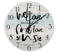 Madcolitote Horloge murale chrétienne en bois avec verset de la Bible - Fonctionne avec piles - 30,5 cm - We Love Because He First Loved Us - 1 John 4 19 - Décoration d'intérieur pour cuisine, salon