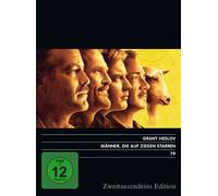 Männer, die auf Ziegen starren