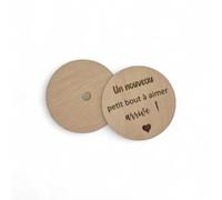 Magnet en Bois pour Annonce de Grossesse, Message 'Un Nouveau Petit Bout à Aimer Arrive', Design Coeur