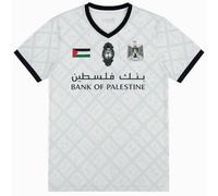 Maillot Palestine Édition Spéciale - “Palestine Will Be Free” | Design Patriotique avec Drapeau, Broderie Traditionnelle & Logos Officiels (FR/ES, Alpha/Lettres, L, Taille Normale, Taille Normale)