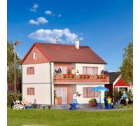 Maison avec étage et balcon - KIBRI 38723 - HO 1/87