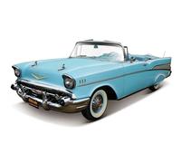 MAISTO Chevrolet Bel Air Convertible '57, Bleu Clair, modèle 1:18, Voiture de Collection fidèle à l'original, avec Suspension, Portes et Capot Mobiles, à partir de 3 Ans (531476BL)