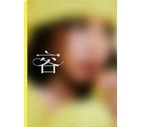 MAMAMOO SOLAR [ 容 : FACE ] 1st Mini Album ( FACE Ver. ) ( 1 CD+1 FOLDED POSTER+1 Photo Book+1 Message Card+1 Sticker+2 Photo Card+1 STORE GIFT CARD )