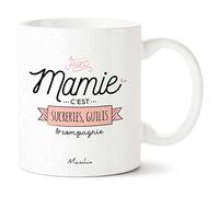 Manahia Mug Cadeau Mamie - "Avec Mamie c'est Sucreries, Guilis & Compagnie" - Tasse Tendre 330ml avec Boîte Kraft - Idée Cadeau Fête des Grands-Mères, Noël & Anniversaire - Imprimé en France