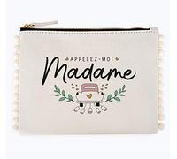 Manahia - Pochette Appelez Moi Madame - Bohème - Cadeau EVJF & Mariage | Trousse pompons chic - 100% coton 21*16cm - Cadeau original et personnalisé utile future mariée - Cérémonie de mariage & EVJF