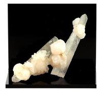 Mangano Calcite + Quartz. 317.0 Ct. Inner Mongolia, Chine.