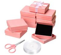 Mardatt Lot de 10 boîtes à bijoux carrées en carton beige rose 8,9 x 8,9 x 2,5 cm - Boîtes à bijoux carrées en velours éponge avec ciseaux et ruban en polyester pour collier, boucles d'oreilles et