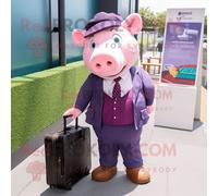 Mascotte Redbrokoly De Personnage De Cochon Violet Habillé D'un Chemisier Et De Mallettes Multicolore