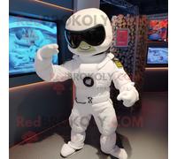 Mascotte Redbrokoly De Personnage De Commando Blanc Habillé D'un Maillot De Bain Et De Cummerbunds Multicolore