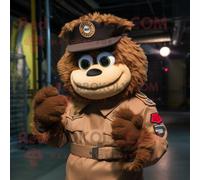 Mascotte Redbrokoly De Personnage De Commando Marron Habillé D'un Sweat Et De Pinces À Cheveux Multicolore