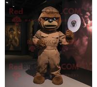 Mascotte Redbrokoly De Personnage De Commando Marron Habillé D'une Robe Taille Empire Et De Porte-Clés Multicolore