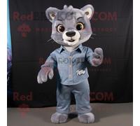 Mascotte Redbrokoly De Personnage De Puma Gris Habillé D'une Chemise En Chambray Et D'épingles À Cheveux Multicolore