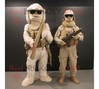 Mascotte Redbrokoly De Personnage De Tireur D'élite Beige Vêtu D'une Robe Taille Empire Et De Cummerbunds Multicolore