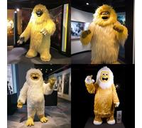 Mascotte Redbrokoly De Personnage De Yéti Doré Habillé D'une Robe Fourreau Et De Clips D'écharpe Multicolore