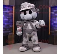 Mascotte Redbrokoly De Personnage Gris Commando Habillé D'un Sweat À Capuche Et De Noeuds Papillon Multicolore