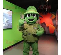 Mascotte Redbrokoly De Personnage Soldat Vert Habillé D'une Mini Robe Et De Mitaines Multicolore