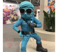 Mascotte Redbrokoly De Personnage Turquoise Para Commando Vêtu D'un Jean Skinny Et De Montres Bracelet Multicolore