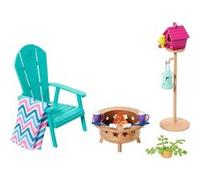 Mattel - Barbie Mobilier - HJV33 - Ensemble décoration de Maison de poupée Barbie - Terrasse de Jardin, feu de Camp, mangeoire à Oiseaux et nichoir G