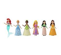 Mattel Disney Princesses Disney 6 Mini-Princesses Coffret 6 mini-poupées articulées avec habillage scintillant et 13 accessoires pour prendre le thé, inspirées des films Disney JCR91