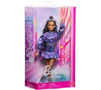 Barbie Poupée Barbie Deluxe Style n° 7 avec haut et jupe bleu métallisé, cheveux bruns ondulés, bijoux argentés, sac à main orné de cristaux et lunettes de soleil en guise d’accessoires,JFP42