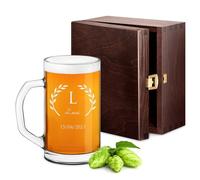 Maverton Chope à Bière Gravée - 640ml Verre a Biere avec Anse - pour Amateur de Bière - Cadeau Anniversaire Homme - Idee Cadeau Homme - Verre personnalisable pour lui - Laurier