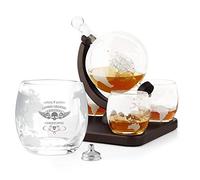 Maverton Ensemble de Carafe en verre 4 Verres Gravés - Idee Cadeau homme original - Cadeau anniversaire homme - 850 ml Carafe Globe - Living Legend