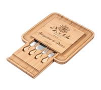 MAVERTON Planche à Fromage avec Gravure pour Couples - Set de 4 Accessoires pour Fromage - en Bois - 34x34cm - Plateau Fromage - Cadeau Personnalisé - Cadeau Couple - Noces de Bois - Fleur