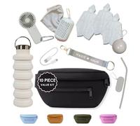 Maxie & Nova Theme Park Essentials Sac banane et ventilateur USB portable, bouteille d'eau pliable, ponchos de pluie, serviette rafraîchissante, porte-clés en paille en silicone - Randonnée, concerts,