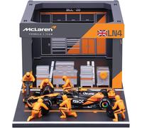 Bburago - Pit Stop McLaren MCL38 (2024) #4 Norris, Coffret avec Diorama, Véhicule 1:43 et 6 Mécaniciens, Réplique Détaillée, Licence McLaren, Âge 3+ Ans