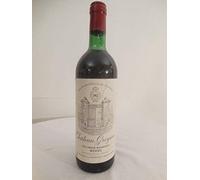 médoc château greysac cru bourgeois rouge 1982 - bordeaux france: une bouteille de vin.