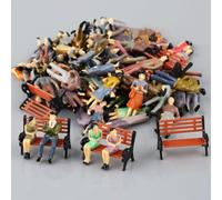 MeevrgR Lot de 50 figurines de personnes assises debout à l'échelle 1:50 avec 6 bancs en plastique à l'échelle 1:75 pour décoration de scène de train ferroviaire, couleurs mélangées