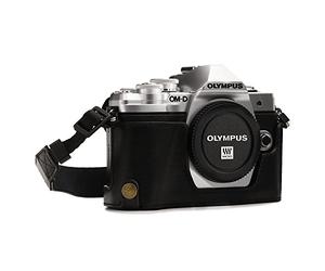 MegaGear MG1350 Etui avec Bandoulière/Accès Batterie en Cuir pour Appareil Photo Olympus Om-D E-M10 Mark III Noir