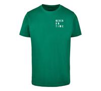 Merchcode T-shirt 'Never On Time' vert gazon / blanc, Taille M
