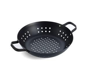 Merten & Storck Carbon Steel BBQ Poêle Wok 30cm Perforée en Fonte, Perforations pour Évacuation d’Huile et Gras, Barbecue, Camping, Grillades, Cuisson en Plein Air, Noir