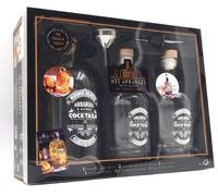 Mes arrangés faits maison : gin, tequila & vodka Inclus 1 bouteille gravée de 1 l, 2 bouteilles gravées de 350 ml, 1 bec-verseur, 1 entonnoir en inox, et 1 lot d'étiquettes et liens - Emilie Murmure -