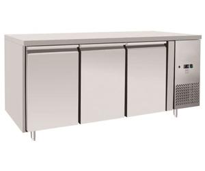 METRO Professional Table réfrigérée négative GCF3100, acier inoxydable, 179.5x70x85 cm, 334 L, Froid ventilé, 600W, 3 portes, argenté