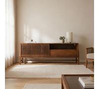 Meuble TV ADAMO L 145 cm en Bois Massif Couleur Châtaignier avec 1 Porte Coulissante, 1 Tiroir, Design Chaleureux à Lamelles, Meuble Télé avec Rangement Varié, Convient pour TV jusqu'à 165 cm (65")