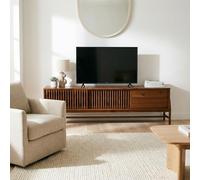 Meuble TV ADAMO L 180 cm en Bois Massif Couleur Châtaignier avec 2 Portes Coulissantes, 2 Tiroirs, Design Chaleureux à Lamelles, Meuble Télé avec Rangement Varié, Convient pour TV jusqu'à 203 cm (80")