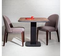 Meubles de salle à manger en bois : table carrée avec quatre chaises élégantes
