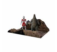 Mezco Toys Ultraman Figurines 5 Points Ultraman & Red King Boxed Set