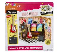 MGA's Miniverse Real Music Record Shop - Pack à Assembler et à Exposer | Guitare Fender et accessoires, support d'exposition, panneaux, posters et autocollants, set de 30 pièces, dès 8 ans